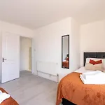 Ivy House - 3 Bedroom House - Contractor Stay