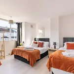 Ivy House - 3 Bedroom House - Contractor Stay