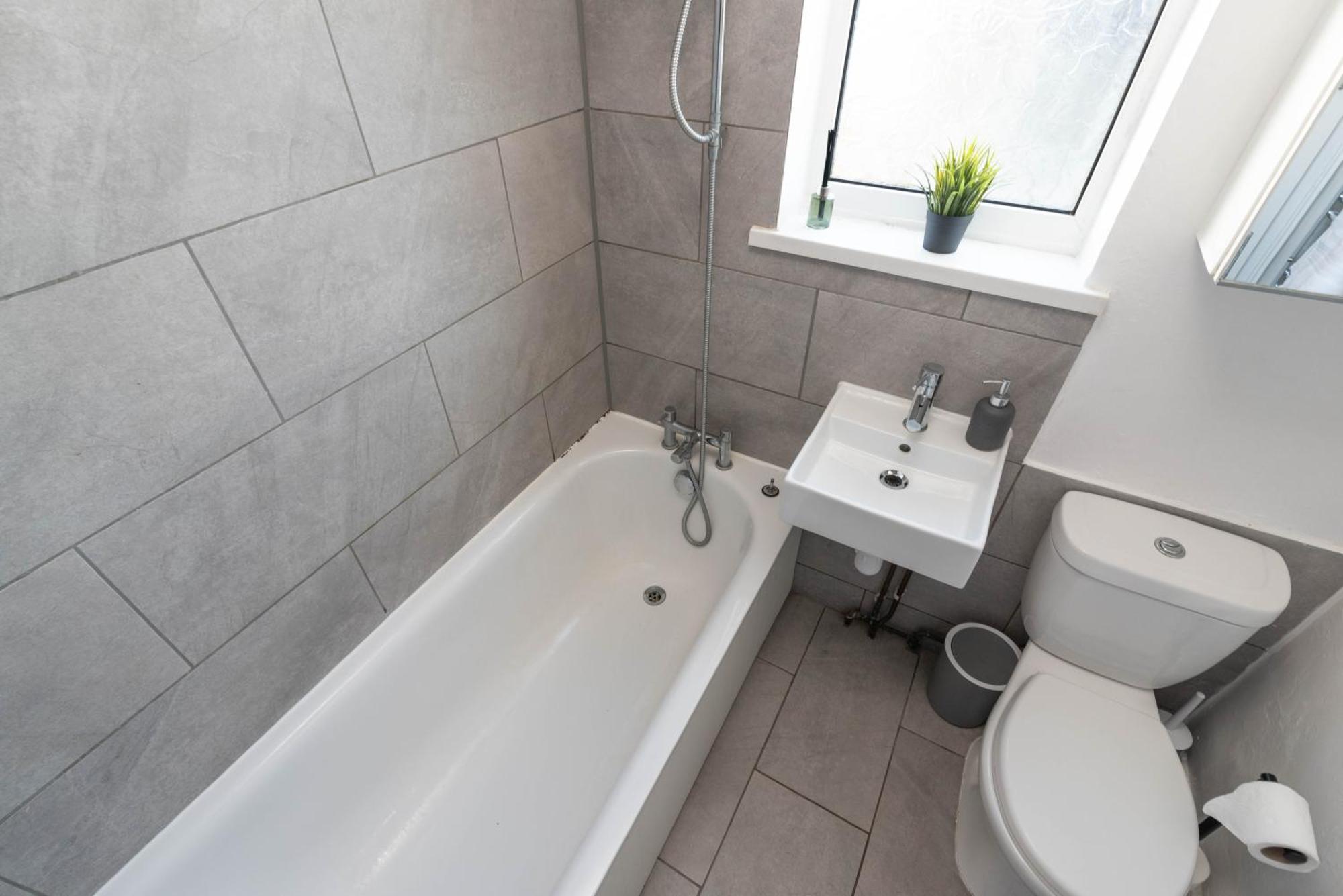 Сasa de vacaciones Ivy House - 3 Bedroom House - Contractor